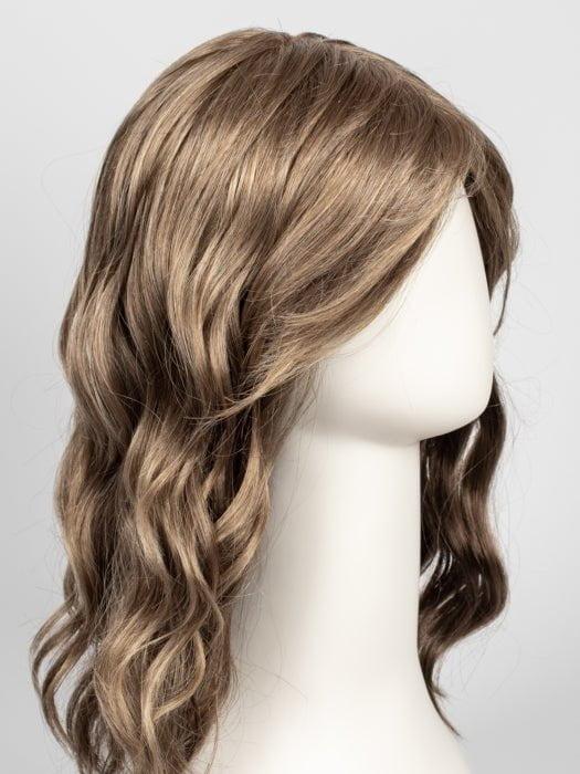 10/26TT FORTUNE COOKIE | Light Brown & Caramel Blonde Blend wth Light Brown Nape