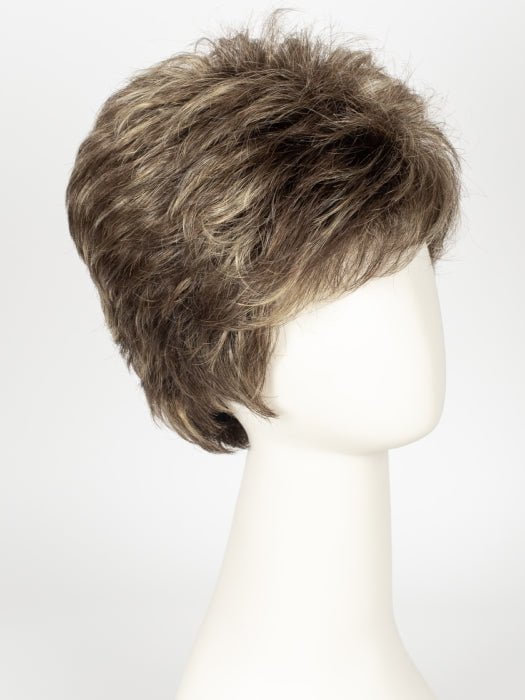 SS8/25 SHADED GOLDEN WALNUT | Rich Medium Brown Evenly Blended with Golden Blonde Highlights with dark roots