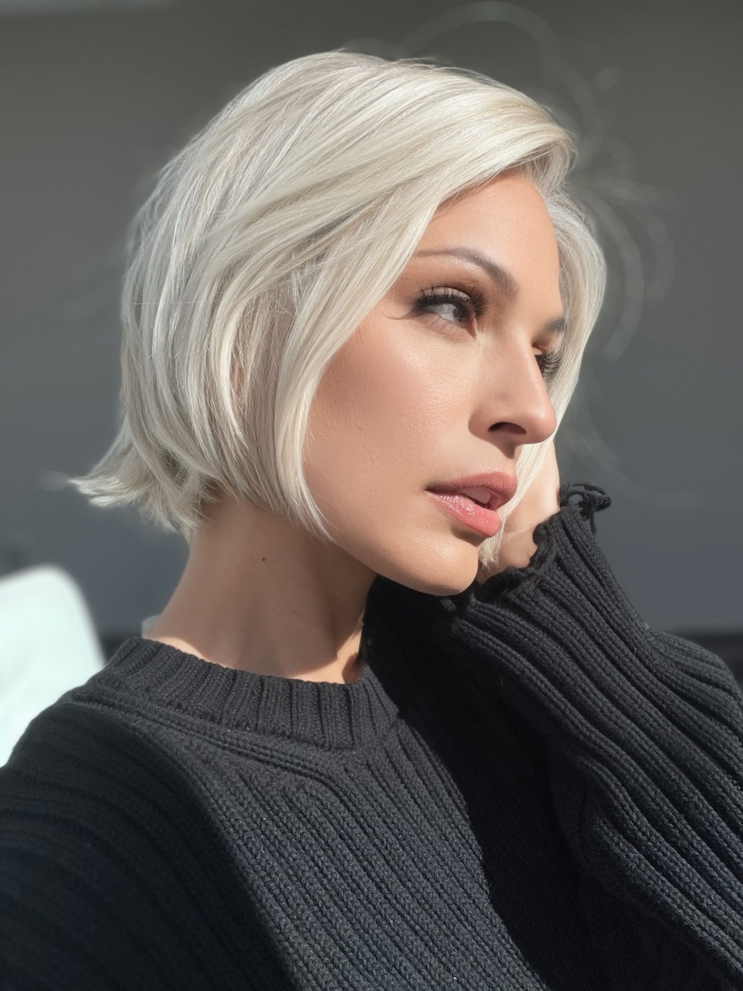 Roxie wearing STRAIGHT UP WITH A TWIST By RAQUEL WELCH in RL19/23SS SHADED BISCUIT | Cool Platinum blonde with subtle highlights and medium brown roots