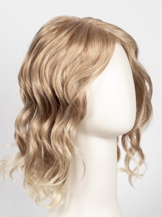 27T613F | Medium Red-Gold Blonde and Pale Nat Gold Blonde Blend with Pale Tips and Medium Red-Gold Blonde Nape