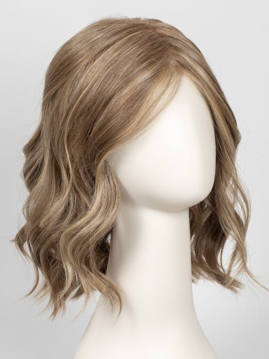 RL13/88 | Golden Pecan: Neutral Medium Blonde With Pale Honey Blonde Highlights