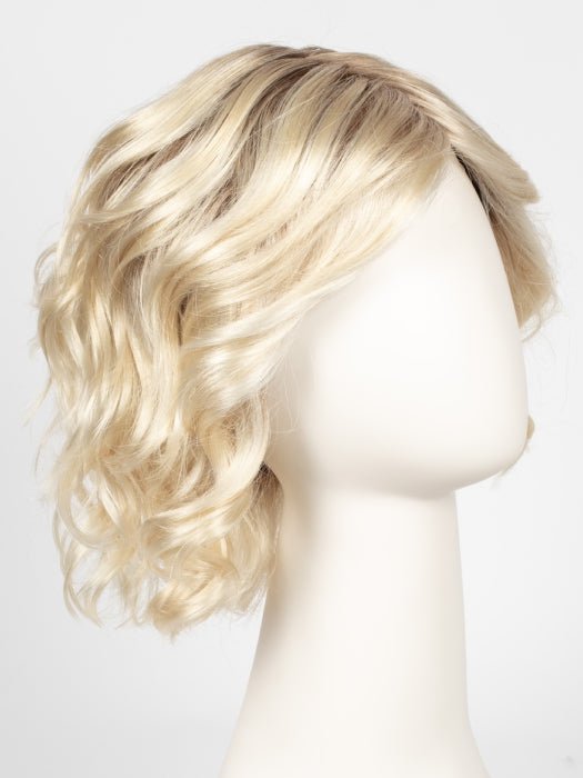 GL613-88SS CHAMPAGNE BLONDE | Dark Golden Blonde base blends into Light Golden Blonde with glints of Platinum Blonde