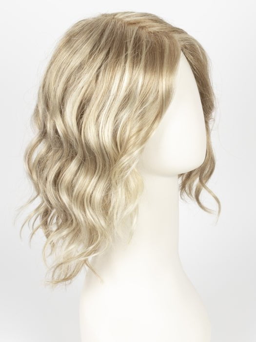 22F16 | Light Ash Blonde and Light Natural Blonde Blend with Light Natural Blonde Nape