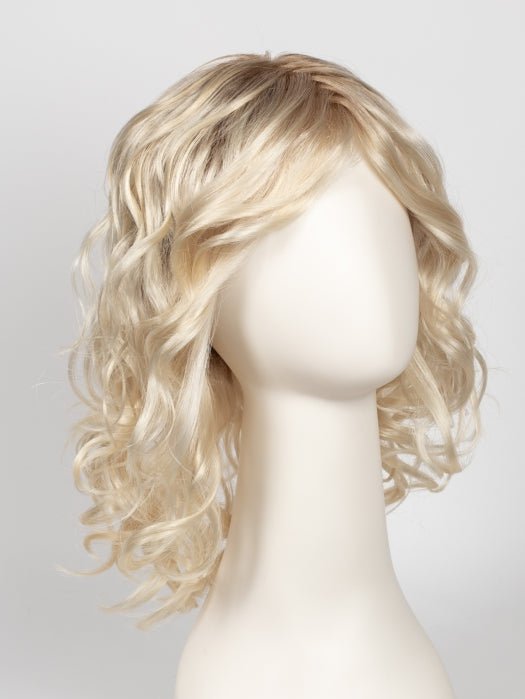 GL613-88SS CHAMPAGNE BLONDE | Dark golden blonde base blends into light golden blonde with glints of platinum blonde.