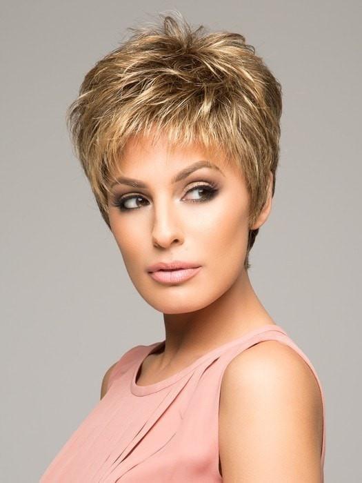 Raquel Welch WINNER PETITE in R11S+ GLAZED MOCHA | Warm Medium Brown with Golden Blonde Highlights on Top